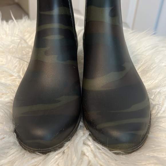 J Crew Camo rubber boot ❤️ - Picture 2 of 9